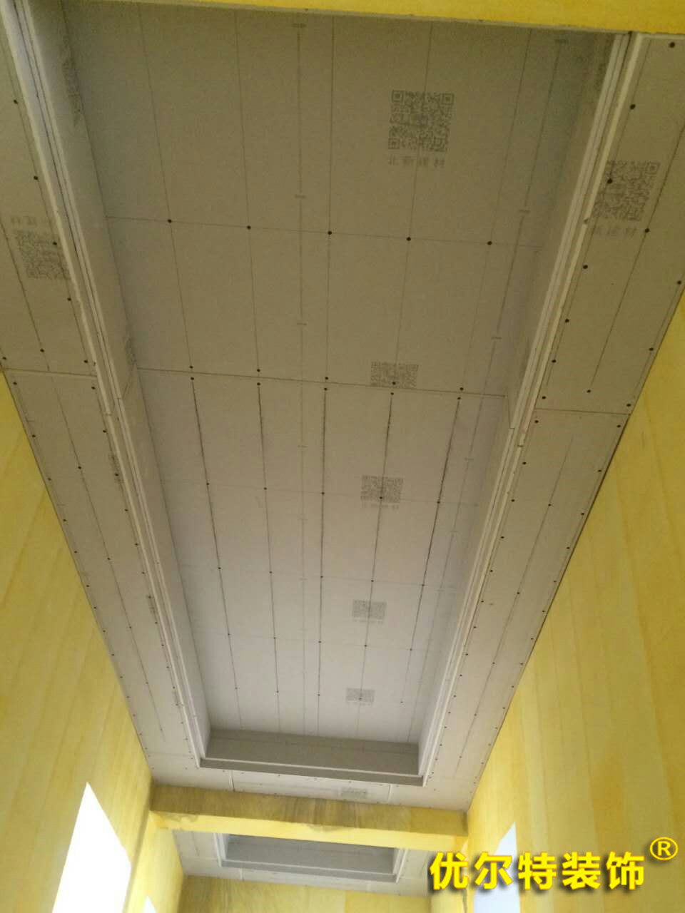 輕鋼龍骨雙層石膏板過(guò)道吊頂